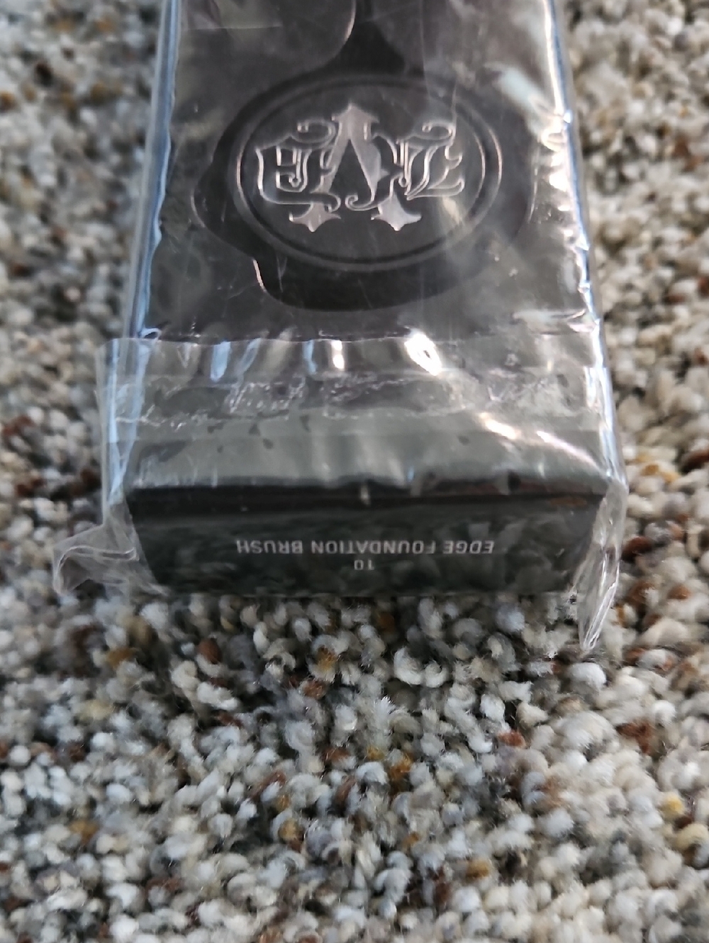 Kat Von D Black Lock-It Edge Foundation Brush 10 - Picture 4 of 5